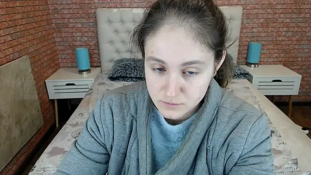 Holliy Cooper online show from October 31, 2025, 7:16 am