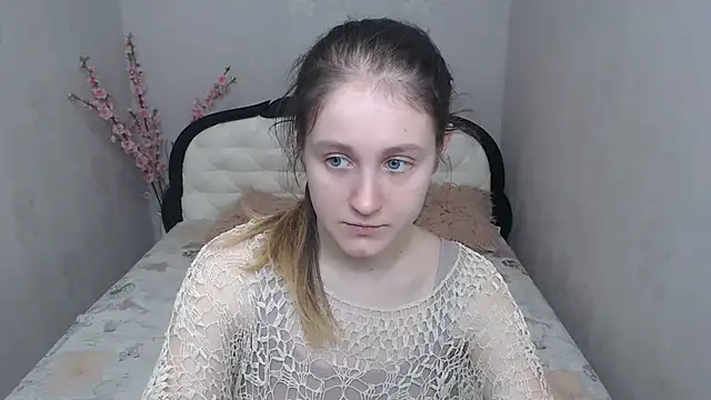 Holliy Cooper online show from April 1, 2026, 8:37 am