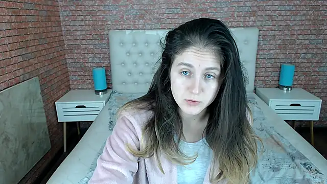 Holliy Cooper online show from November 25, 2025, 9:20 am