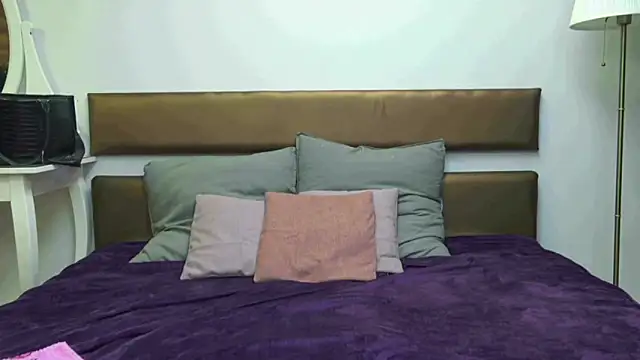 MissYvie online show from November 10, 2025, 8:52 am