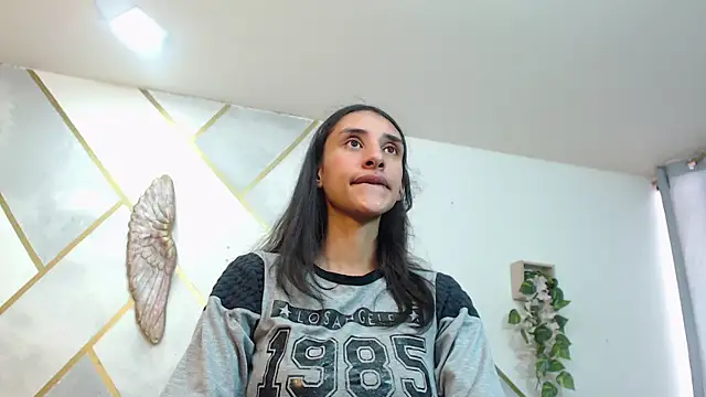 RoxanaCyrano  online show from November 4, 2025, 8:12 pm