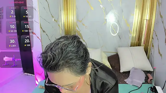 dianamilf online show from April 11, 2026, 8:34 pm