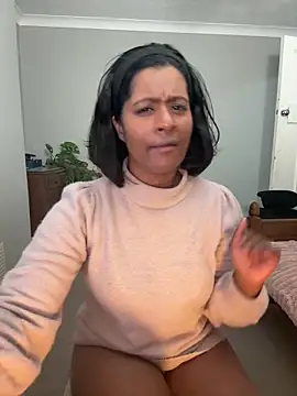 RoseMelanie online show from February 8, 2026, 8:39 pm