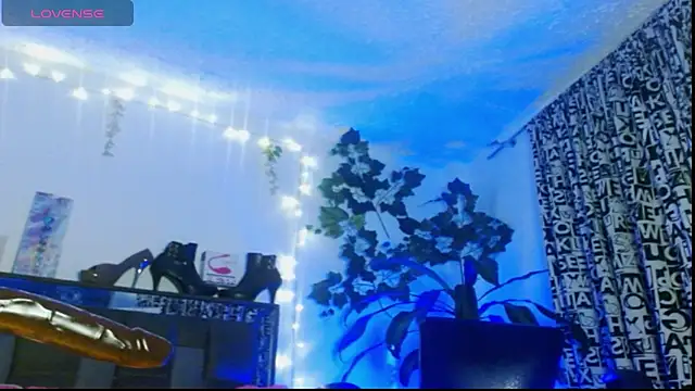 DULCE ZOE online show from January 15, 2025, 2:27 am