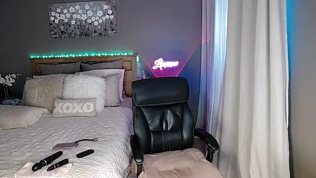 Lenaxox online show from March 28, 2026, 3:46 pm