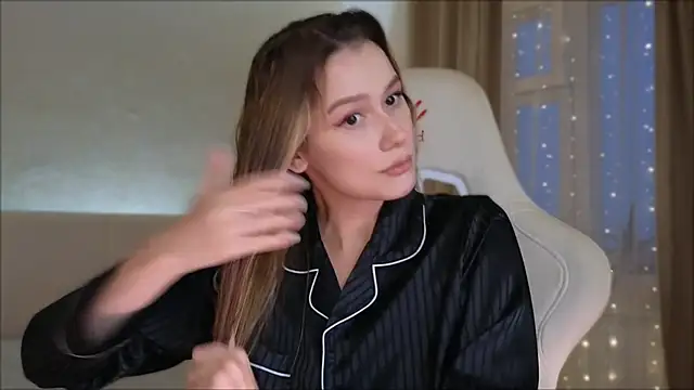 Snapshot of Madi_soon chatting on March 12, 2025, 3:51 pm Madi soon online show from March 12, 2025, 3:51 pm