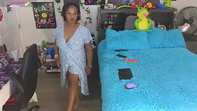 Snapshot of temptressbeauty24 chatting on September 14, 2025, 9:04 pm temptressbeauty24 online show from September 14, 2025, 9:04 pm