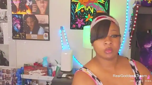 Snapshot of temptressbeauty24 chatting on February 5, 2026, 2:18 am temptressbeauty24 online show from February 5, 2026, 2:18 am