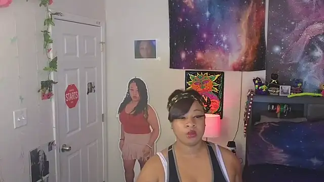 Snapshot of temptressbeauty24 chatting on February 10, 2026, 1:04 am temptressbeauty24 online show from February 10, 2026, 1:04 am