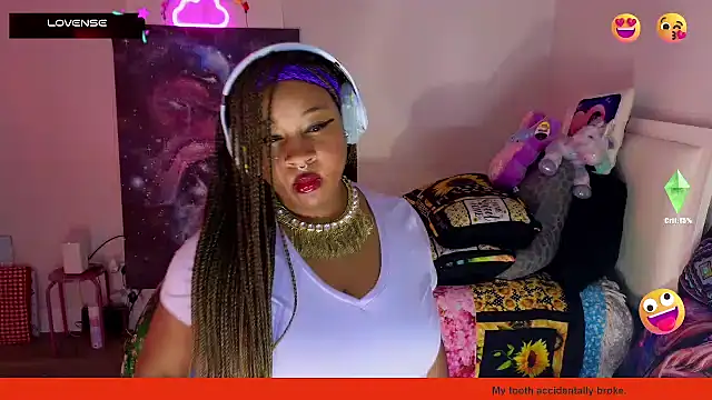 Snapshot of temptressbeauty24 chatting on February 8, 2025, 3:30 am temptressbeauty24 online show from February 8, 2025, 3:30 am
