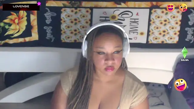 Snapshot of temptressbeauty24 chatting on February 20, 2025, 1:36 am temptressbeauty24 online show from February 20, 2025, 1:36 am