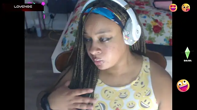 Snapshot of temptressbeauty24 chatting on February 16, 2025, 8:33 pm temptressbeauty24 online show from February 16, 2025, 8:33 pm