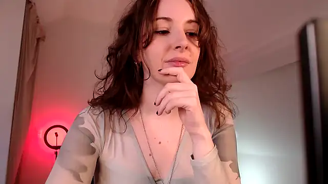 Snapshot of sophia_leurre chatting on January 7, 2025, 2:51 pm sophia leurre online show from January 7, 2025, 2:51 pm