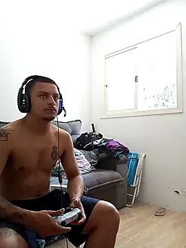 Snapshot of emrehliug12 chatting on December 18, 2024, 5:21 pm emrehliug12 online show from December 18, 2024, 5:21 pm