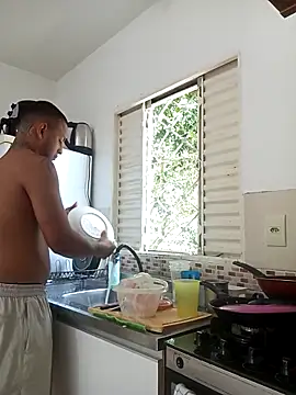 Snapshot of emrehliug12 chatting on February 9, 2026, 3:10 pm emrehliug12 online show from February 9, 2026, 3:10 pm