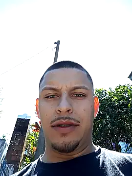 Snapshot of emrehliug12 chatting on September 11, 2025, 2:17 pm emrehliug12 online show from September 11, 2025, 2:17 pm