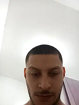 Snapshot of emrehliug12 chatting on December 17, 2024, 4:12 am emrehliug12 online show from December 17, 2024, 4:12 am