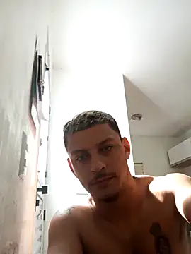 Snapshot of emrehliug12 chatting on February 19, 2025, 12:33 pm emrehliug12 online show from February 19, 2025, 12:33 pm