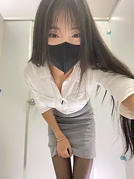Asia-Lynn online show from May 11, 2026, 10:16 am