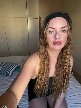 ElenaRebelle online show from April 10, 2026, 5:25 am