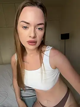 Snapshot of ElenaRebelle chatting on May 4, 2026, 5:11 am ElenaRebelle online show from May 4, 2026, 5:11 am