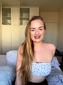 Snapshot of ElenaRebelle chatting on September 27, 2025, 6:19 am ElenaRebelle online show from September 27, 2025, 6:19 am
