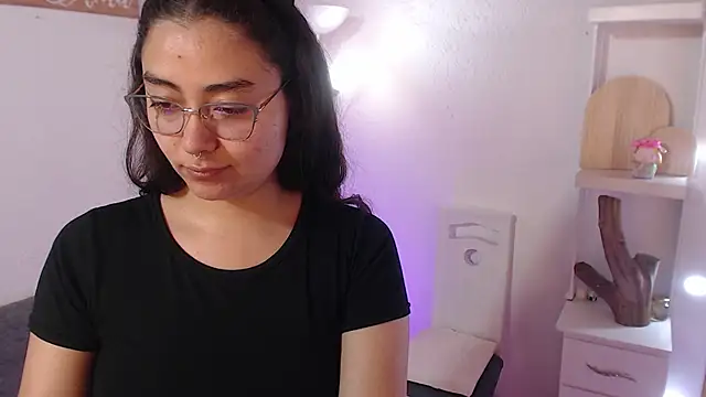  Kim  M online show from November 18, 2025, 3:15 pm