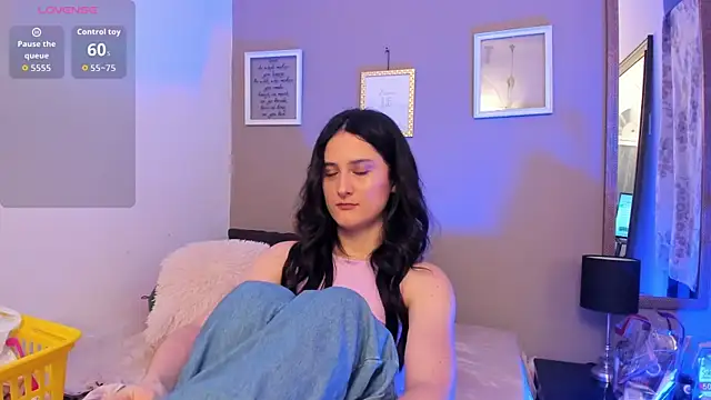 Snapshot of AlissonnFoxx chatting on January 17, 2026, 10:46 pm AlissonnFoxx online show from January 17, 2026, 10:46 pm