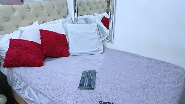 Snapshot of AnnaRedgrave chatting on February 4, 2026, 7:58 am AnnaRedgrave online show from February 4, 2026, 7:58 am