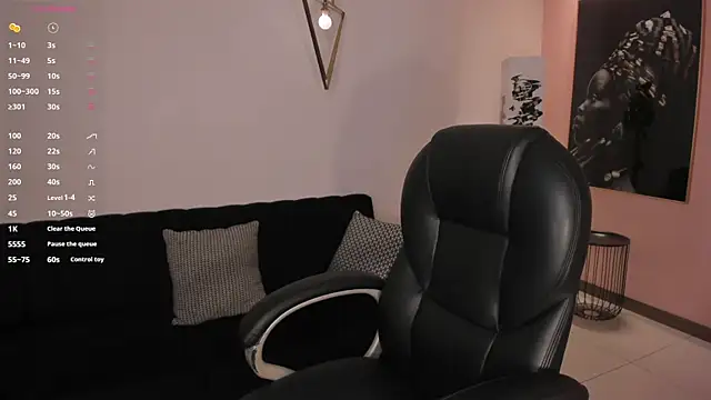 LizzHamilton   online show from February 23, 2026, 8:53 pm