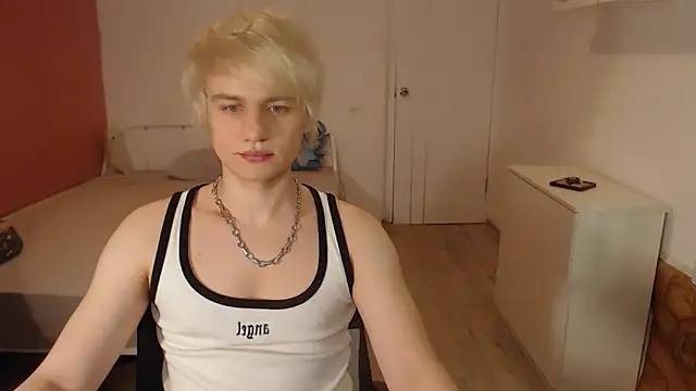 Snapshot of Oliver_sweet_ chatting on February 11, 2026, 12:43 am Oliver sweet online show from February 11, 2026, 12:43 am