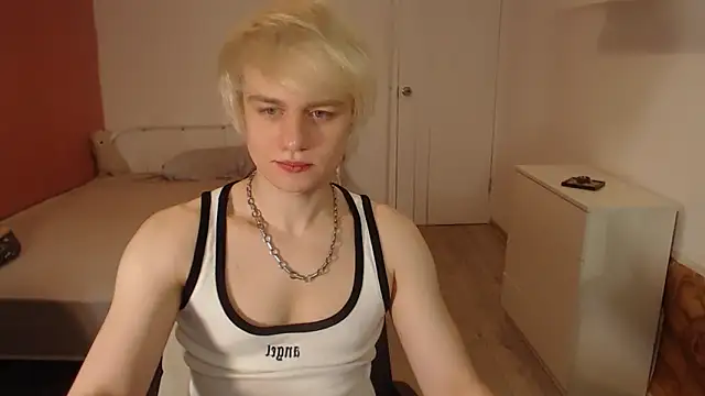 Snapshot of Oliver_sweet_ chatting on February 9, 2026, 12:19 am Oliver sweet online show from February 9, 2026, 12:19 am