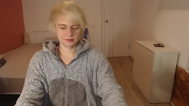 Snapshot of Oliver_sweet_ chatting on February 4, 2026, 1:44 am Oliver sweet online show from February 4, 2026, 1:44 am