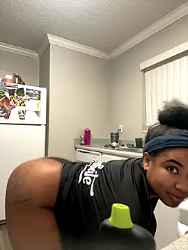 creamdreammmm online show from December 17, 2025, 4:39 am