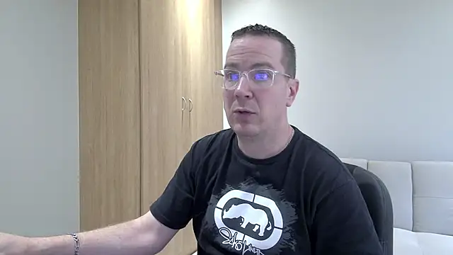 BrettJ81 online show from November 12, 2025, 3:16 pm