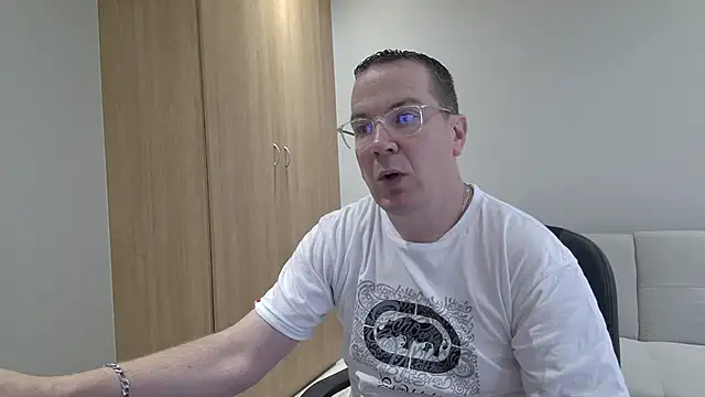 BrettJ81 online show from December 20, 2025, 9:12 am