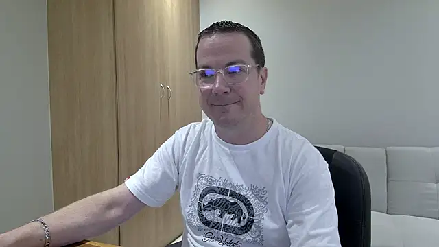 BrettJ81 online show from November 10, 2025, 2:22 pm