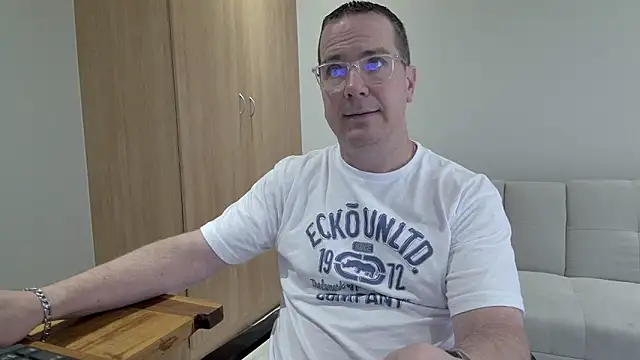 BrettJ81 online show from December 17, 2025, 1:16 pm