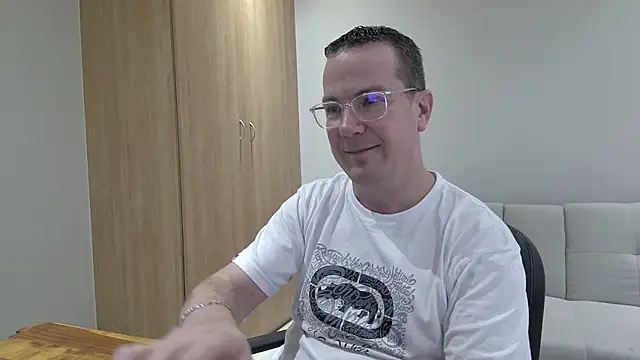 BrettJ81 online show from November 21, 2025, 2:49 pm