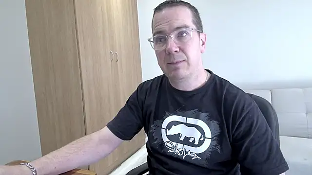 BrettJ81 online show from April 4, 2026, 12:12 pm