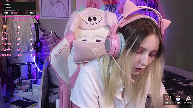 Snapshot of Evie_Ro chatting on February 8, 2025, 3:30 am Evie Ro online show from February 8, 2025, 3:30 am