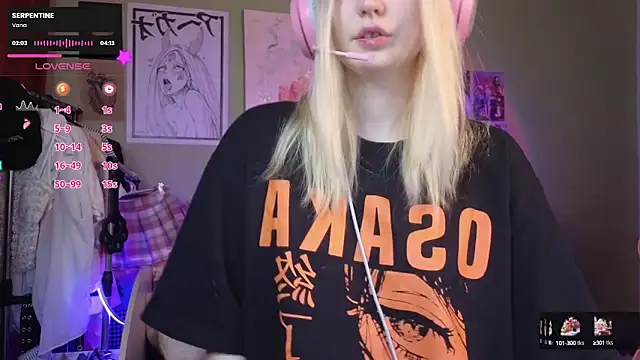 Snapshot of Evie_Ro chatting on February 4, 2025, 11:27 pm Evie Ro online show from February 4, 2025, 11:27 pm