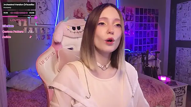 Snapshot of Evie_Ro chatting on November 29, 2025, 9:15 pm Evie Ro online show from November 29, 2025, 9:15 pm