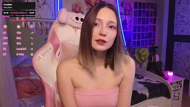 Snapshot of Evie_Ro chatting on January 8, 2026, 8:37 pm Evie Ro online show from January 8, 2026, 8:37 pm