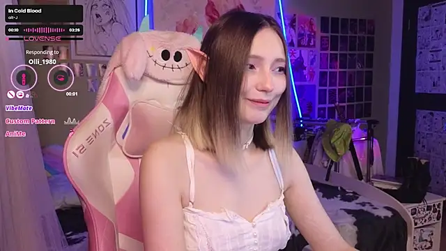 Snapshot of Evie_Ro chatting on December 16, 2025, 12:37 am Evie Ro online show from December 16, 2025, 12:37 am