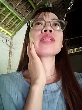   Mai-love19   online show from October 8, 2025, 12:12 am