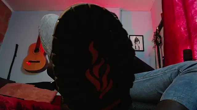 dom2travelersss online show from September 18, 2025, 9:07 pm