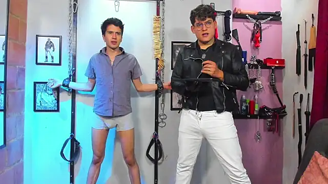 dom2travelersss online show from March 9, 2025, 11:03 pm