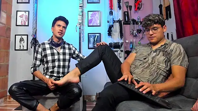 dom2travelersss online show from February 3, 2025, 5:24 pm