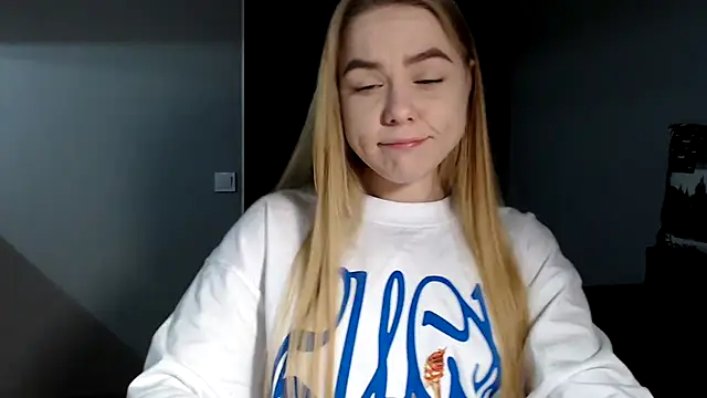 Snapshot of Sunbeam_ chatting on February 5, 2025, 8:35 pm Sunbeam online show from February 5, 2025, 8:35 pm